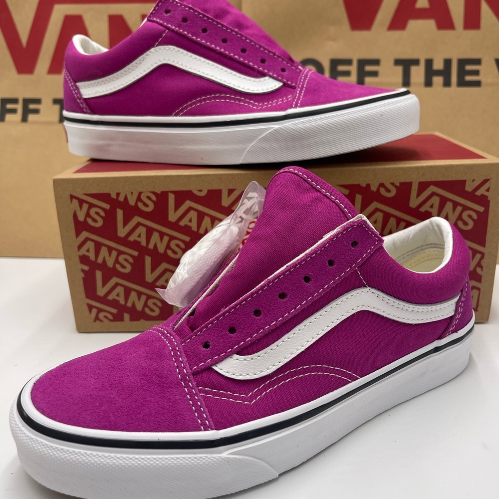 Vans WMNS Old Skool
Fuchsia Red/True White Sneakers
VN0A5KRF8ZV - Picture 12 of 16